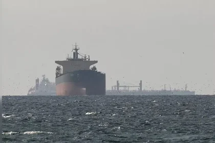 oil tankers gulf strait of hormuz shipping route