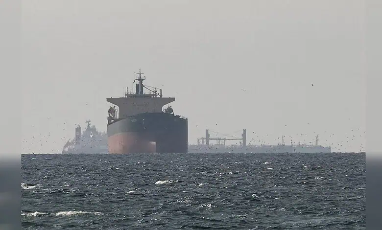 oil tankers gulf strait of hormuz shipping route